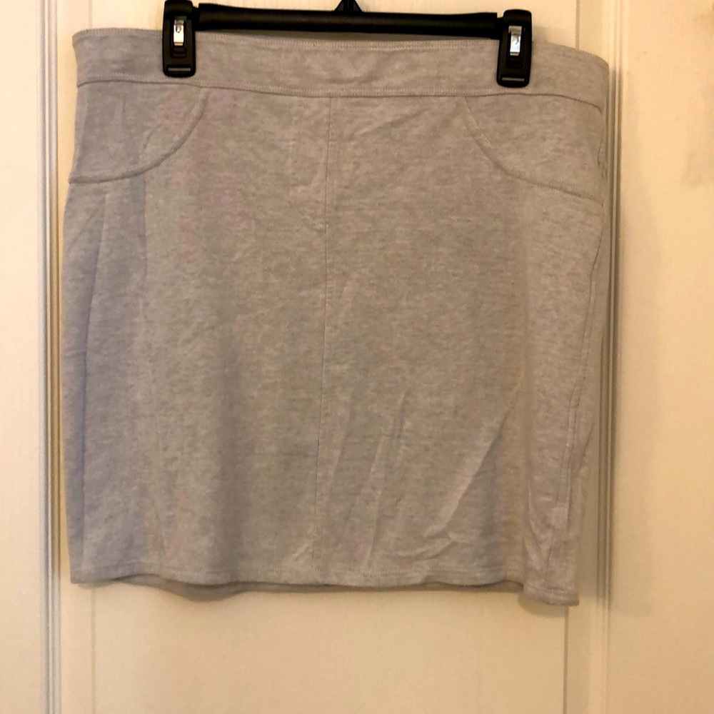 Women’s cute jersey gray skirt size large